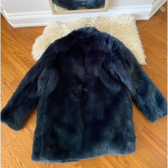 COPY - Aritzia/ Babaton faux fur coat - Picture 5 of 9